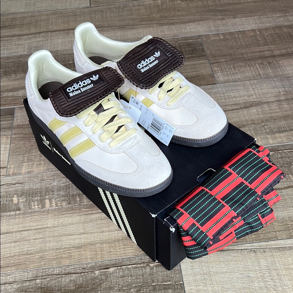 Adidas Men's White and Yellow Sneakers